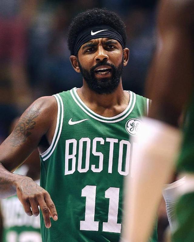 泳池里走出 泳池里走出